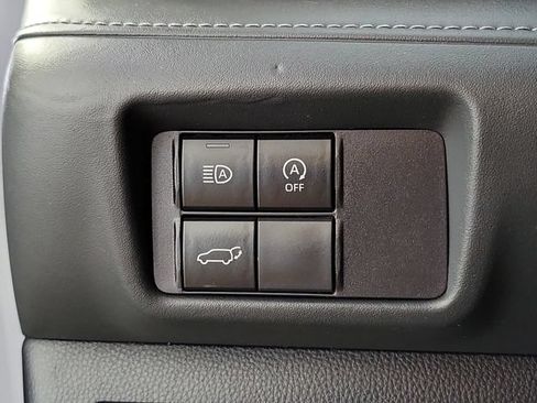Used 2023 Toyota Highlander LE FWD image 23