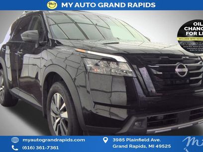 Used 2023 Nissan Pathfinder SL w/ Black Appearance Package