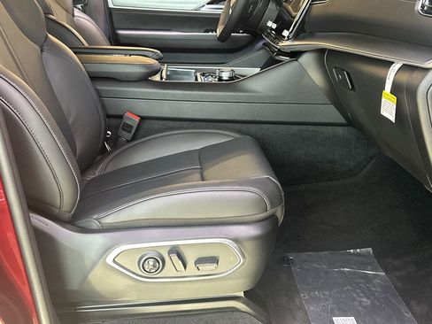 New 2026 Jeep Grand Wagoneer 2WD w/ 8-Passenger Seating Package image 11
