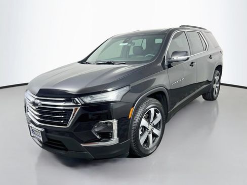 Certified 2022 Chevrolet Traverse LT w/ LT Premium Package AWD/4WD image 3