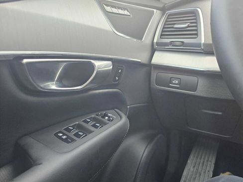 Used 2025 Volvo XC90 B5 Core w/ Protection Package Premier AWD/4WD image 32