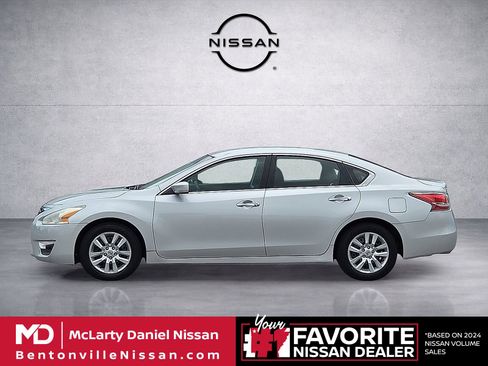 Used 2015 Nissan Altima 2.5 S w/ Power Driver Seat Package FWD image 3