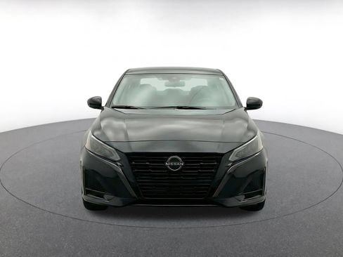 Used 2025 Nissan Altima 2.5 SV FWD image 2