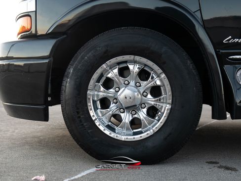 Used 2017 Chevrolet Express 2500 image 9