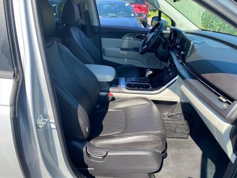 Certified 2022 Kia Carnival LX FWD image 26