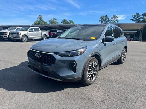 Used 2023 Ford Escape SE w/ PHEV Premium Package FWD image 1