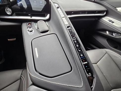 Used 2025 Chevrolet Corvette Stingray Preferred Cpe w/ Z51 Performance Package RWD image 22