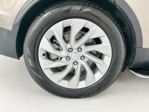 Certified 2025 Land Rover Discovery S AWD/4WD image 32