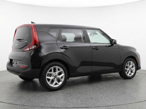 Used 2025 Kia Soul LX w/ LX Technology Package image 9