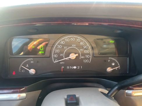 Used 2004 Lincoln Town Car Ultimate L image 19