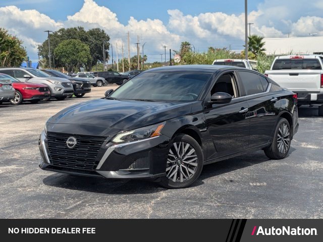Used 2024 Nissan Altima 2.5 SV w/ SV Premium Package AWD/4WD image 1