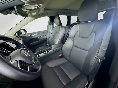 Used 2025 Volvo XC60 B5 Plus image 13