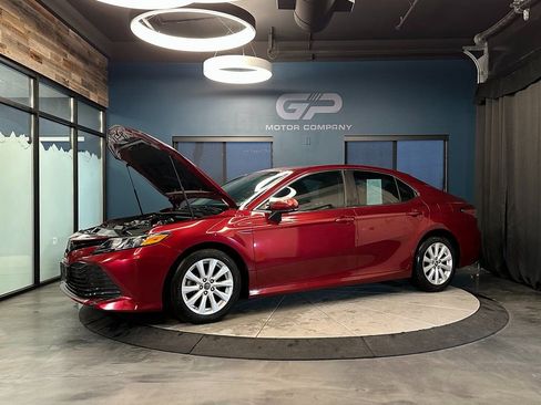 Used 2018 Toyota Camry LE FWD image 23
