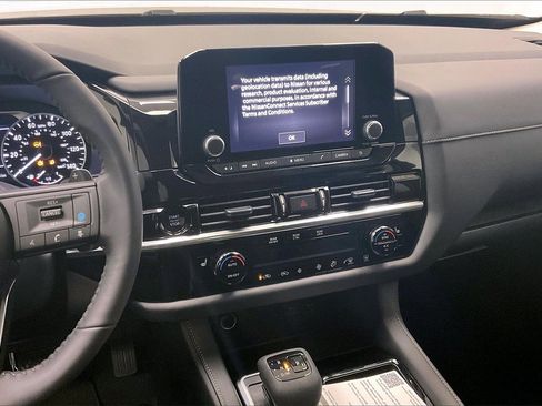 Certified 2025 Nissan Pathfinder SV image 7