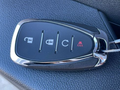 Used 2025 Chevrolet Trax LT image 28