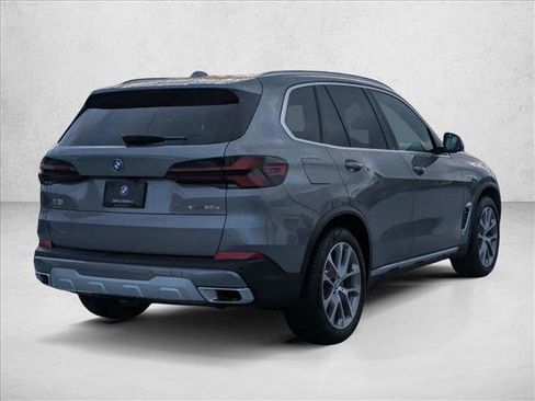 Used 2026 BMW X5 xDrive50e w/ Premium Package AWD/4WD image 2