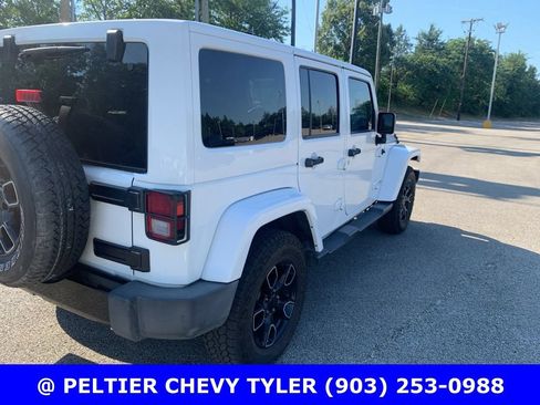 Used 2018 Jeep Wrangler Unlimited Sahara AWD/4WD image 8