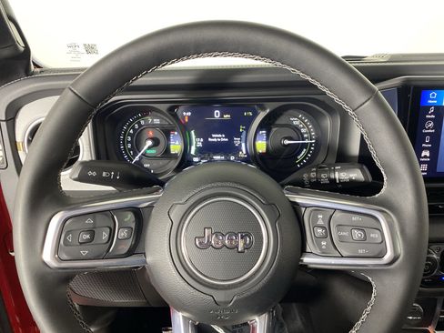 Used 2025 Jeep Wrangler Unlimited Sahara w/ Safety Group AWD/4WD image 21