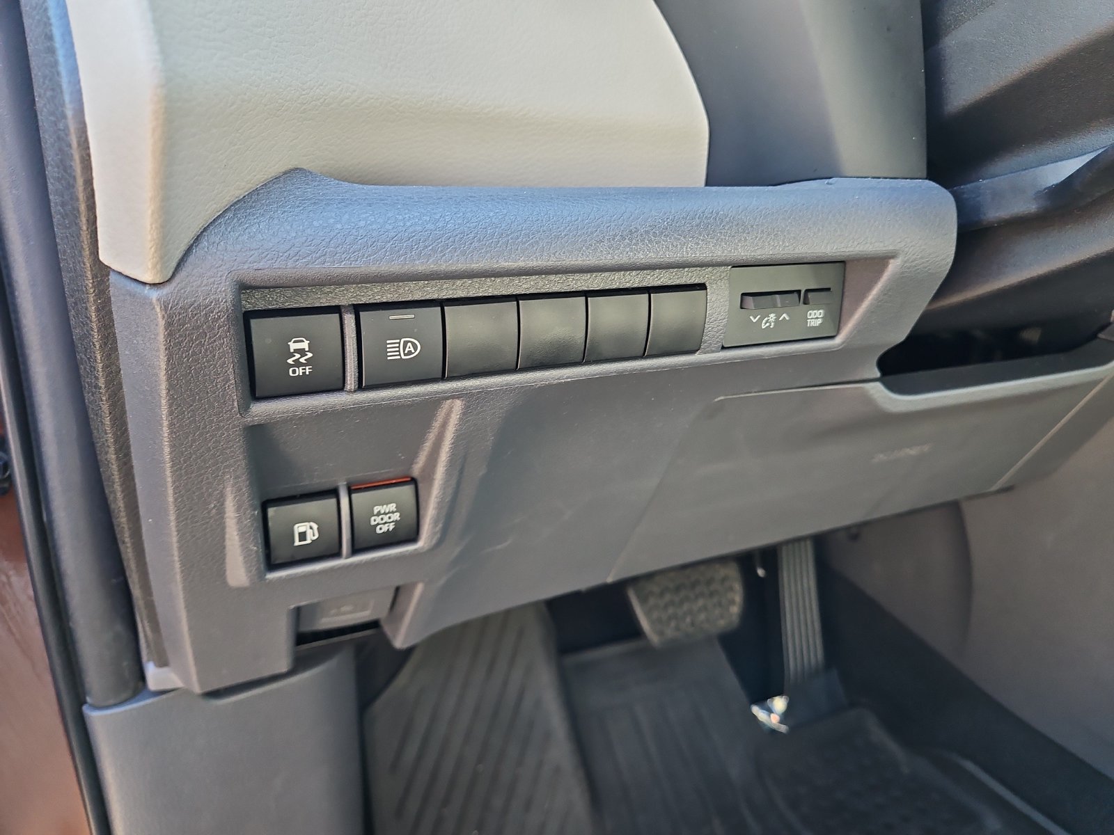 Certified 2022 Toyota Sienna XLE w/ XLE Plus Package FWD image 20