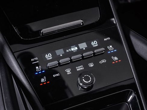 Certified 2026 Porsche Cayenne AWD/4WD image 24