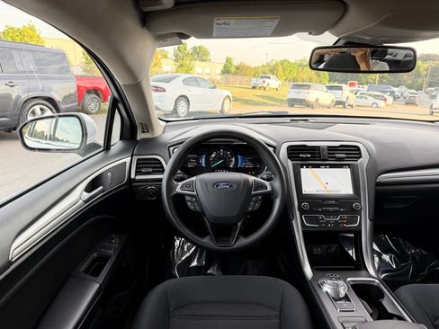 Used 2019 Ford Fusion SE FWD image 25