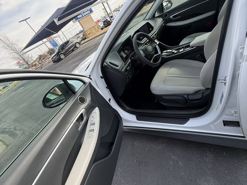 Used 2023 Hyundai Sonata SE image 15
