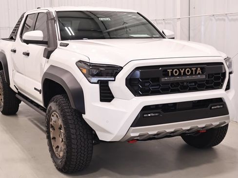 Used 2025 Toyota Tacoma 4x4 Double Cab Hybrid w/ Tow Tech Package image 3