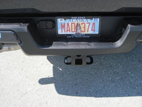 Used 2024 Toyota Tacoma SR5 AWD/4WD image 8