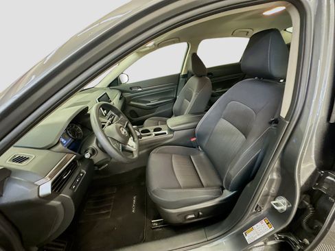 Used 2025 Nissan Altima 2.5 SV FWD image 13