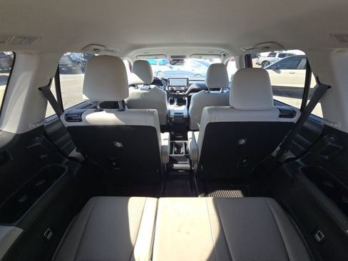 Used 2025 Toyota Grand Highlander FWD image 14