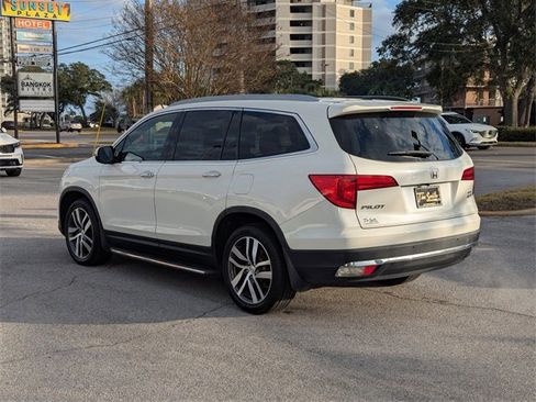 Used 2017 Honda Pilot Elite image 6