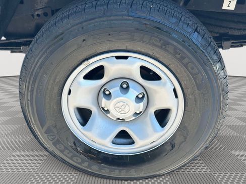 Used 2022 Toyota Tacoma SR w/ SR Convenience Package RWD image 33