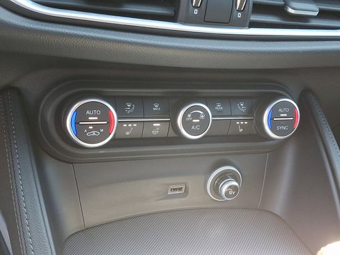 Used 2023 Alfa Romeo Stelvio Veloce AWD/4WD image 16