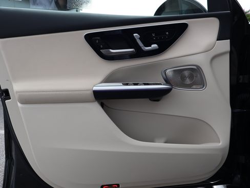 Used 2026 Mercedes-Benz GLC 300 image 13