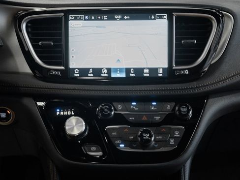 New 2026 Chrysler Pacifica Pinnacle image 23