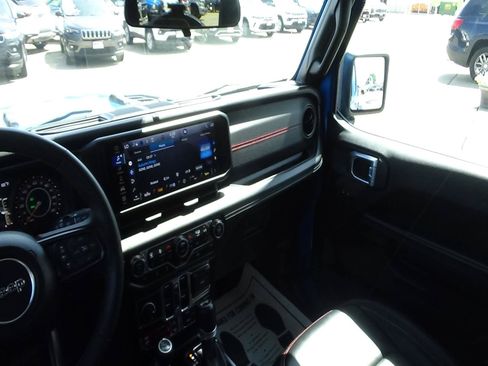 Used 2024 Jeep Wrangler Unlimited Rubicon w/ Convenience Group AWD/4WD image 14
