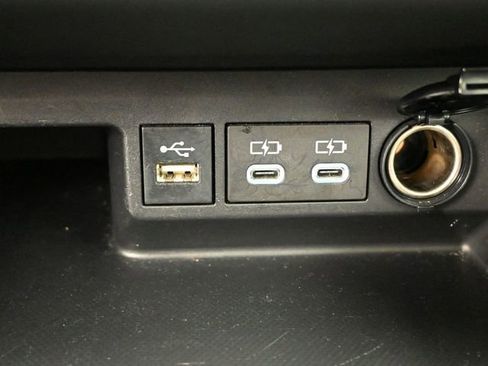 Certified 2023 Toyota Highlander XLE image 28