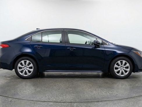 Used 2025 Toyota Corolla LE image 11
