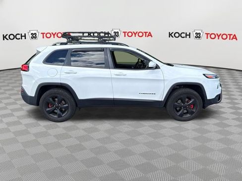 Used 2018 Jeep Cherokee Latitude w/ Altitude Package AWD/4WD image 9