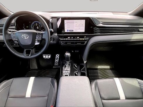 Used 2025 Toyota Camry SE w/ Convenience Package FWD image 15