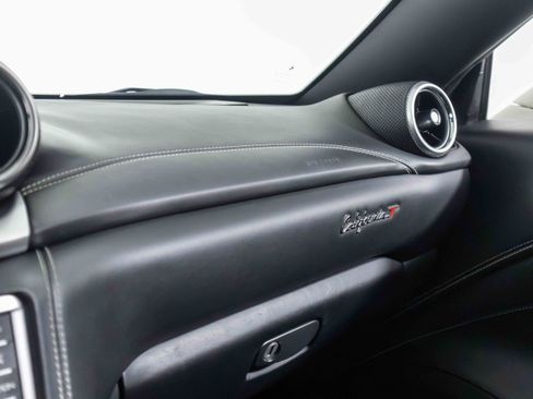 Certified 2016 Ferrari California T image 38