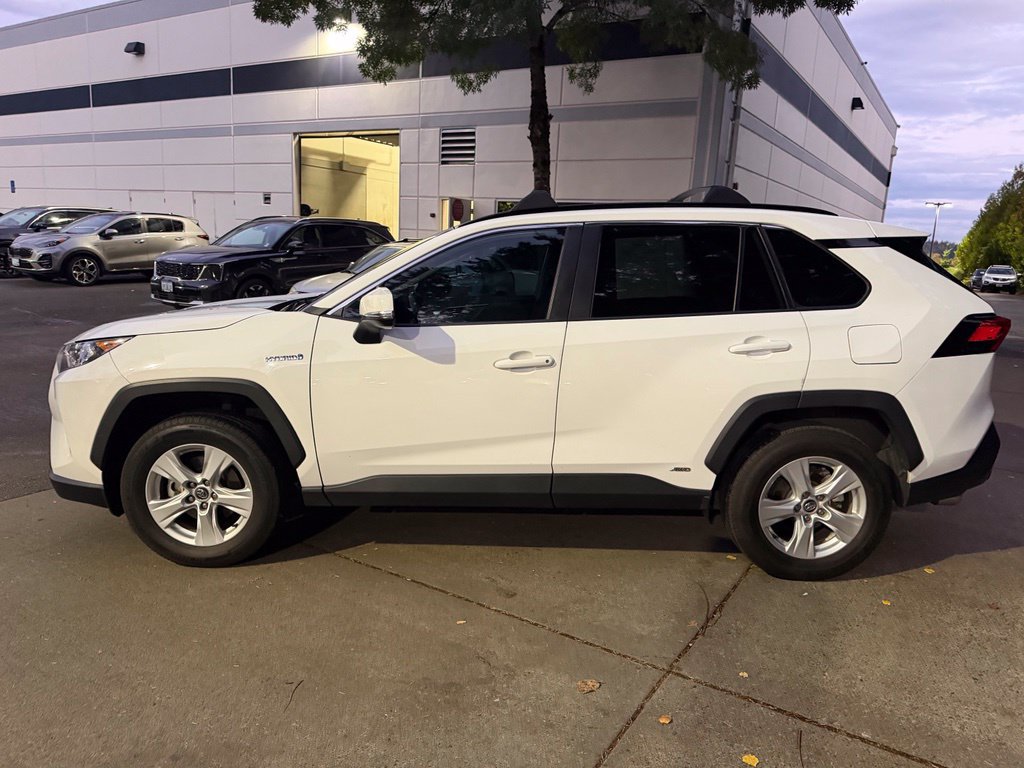 Used 2020 Toyota RAV4 XLE w/ XLE Grade Weather Package AWD/4WD image 7