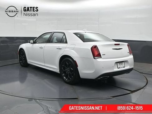 Used 2022 Chrysler 300 Touring L w/ Popular Equipment Group AWD/4WD image 8