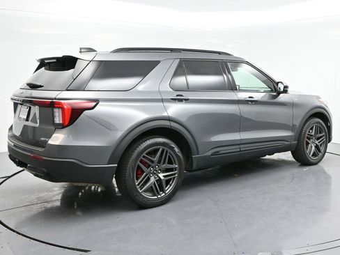 Used 2025 Ford Explorer ST-Line w/ Premium Package image 7