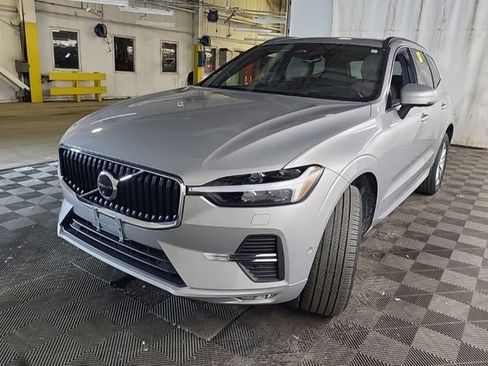 Used 2022 Volvo XC60 B5 Momentum image 3