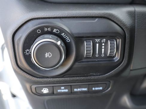 Used 2022 Jeep Wrangler Unlimited Sahara w/ Cold Weather Group image 17