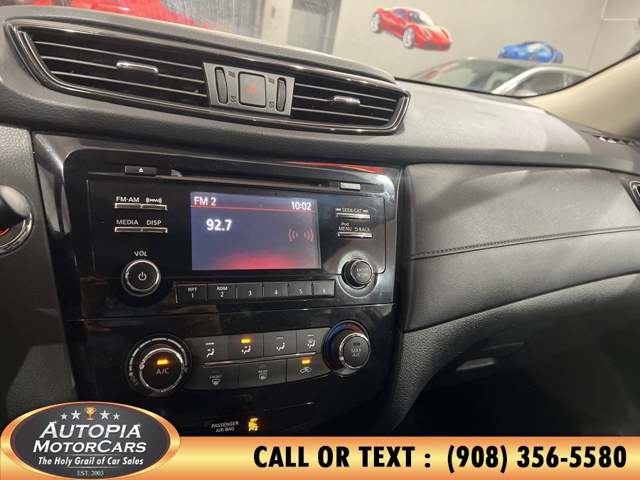 Used 2017 Nissan Rogue SV AWD/4WD image 25