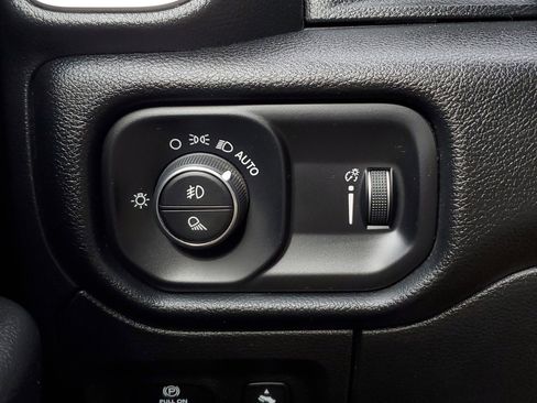 Used 2022 RAM 1500 Big Horn AWD/4WD image 32