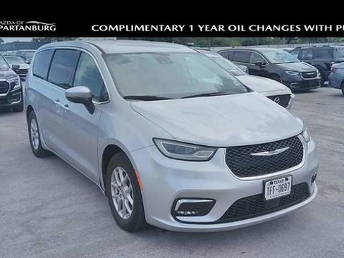 Used 2023 Chrysler Pacifica Touring-L FWD image 1