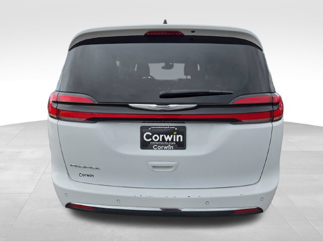 Used 2024 Chrysler Pacifica Touring-L FWD image 14